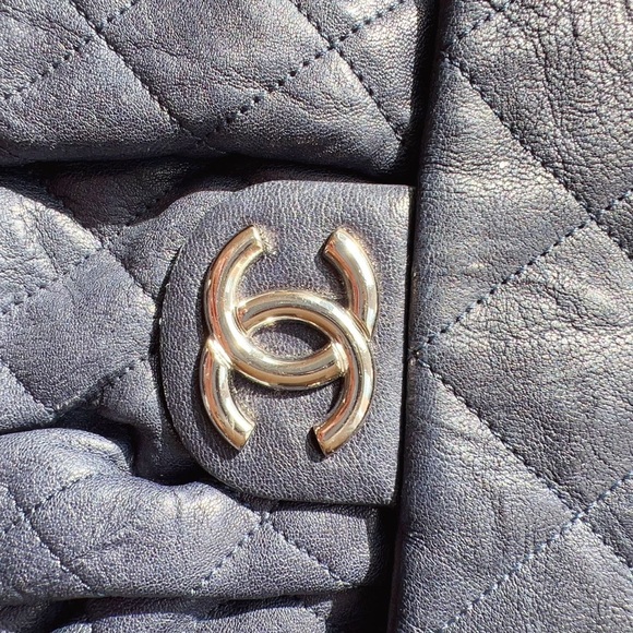 Chanel Quilted Medium Chain-Around Shoulder Messenger Blue Bag - Picture 3 of 6